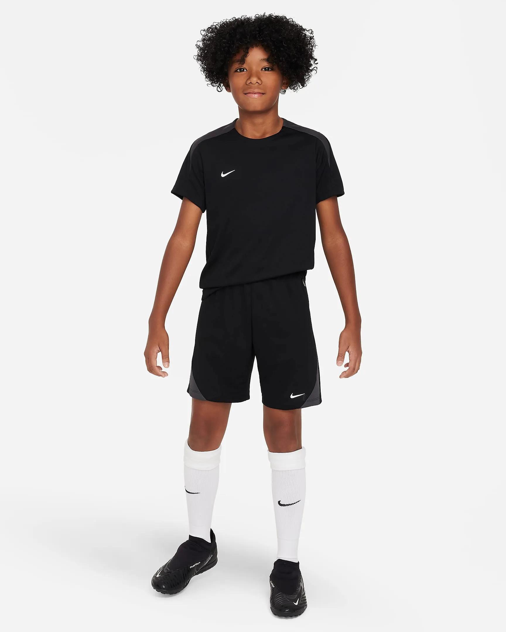 شورت Nike Dri-FIT Strike للأطفال الكبار product image