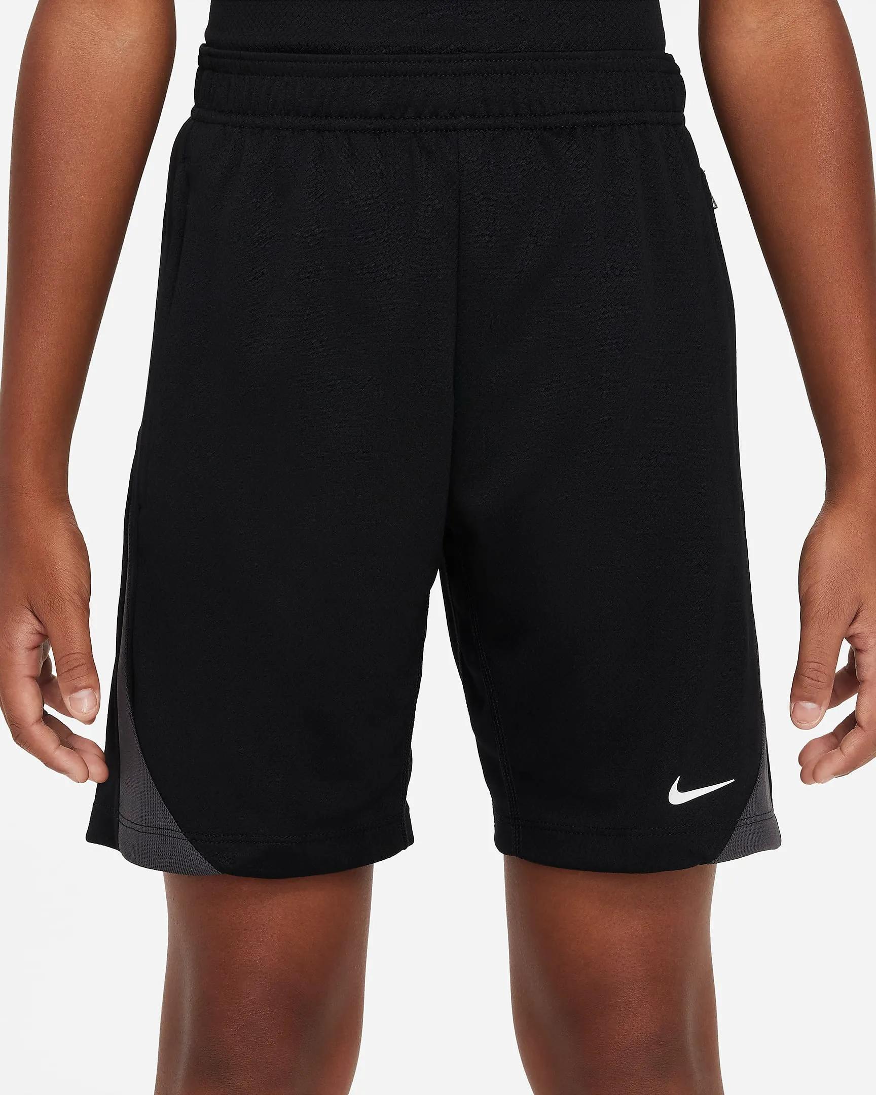شورت Nike Dri-FIT Strike للأطفال الكبار media preview 3