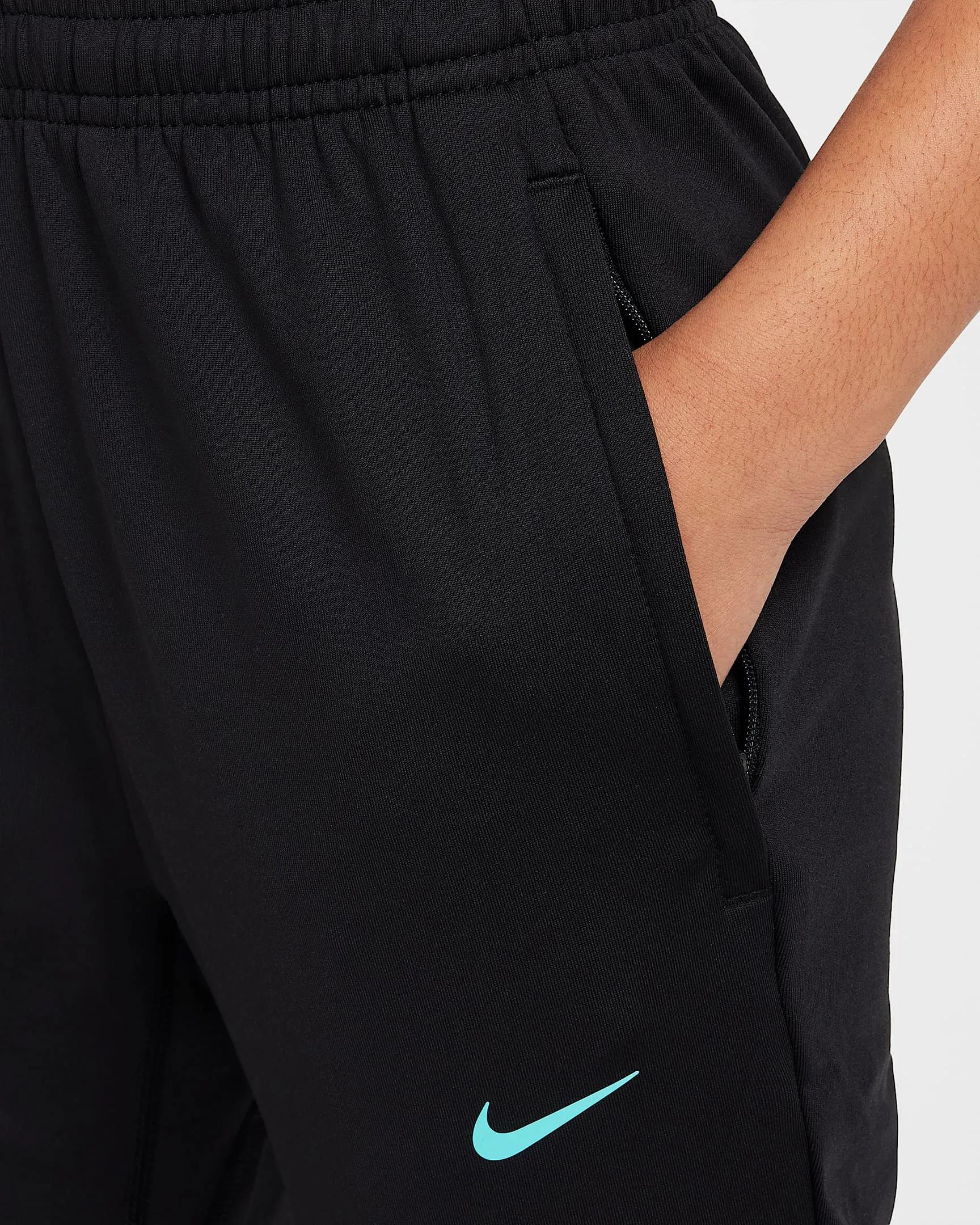 بنطال Nike Dri-FIT Strike للأطفال الكبار media preview 3
